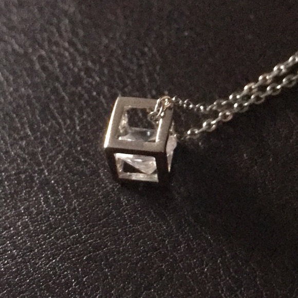 💚 $5 Silver cube necklace with encased free floating diamond - Picture 3 of 3